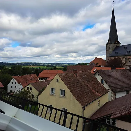 Moderne Neue Dachgeschosswohnung Juliane * Goldkronach