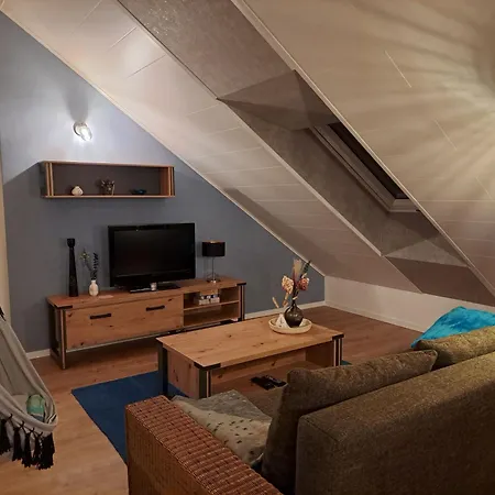 Moderne Neue Dachgeschosswohnung Juliane Apartment